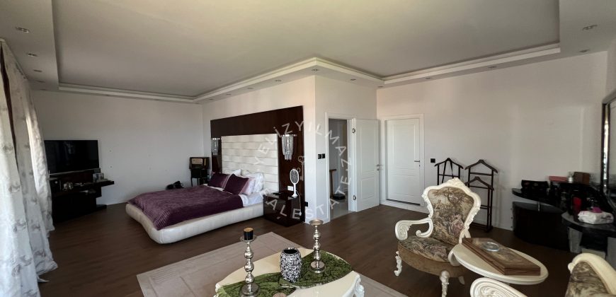 Yalova Çınarcık Satılık Villa 6+2 Havuzlu Net 562m²