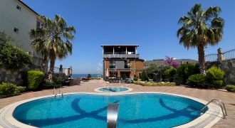 Yalova Çınarcık Satılık Villa 6+2 Havuzlu Net 562m²