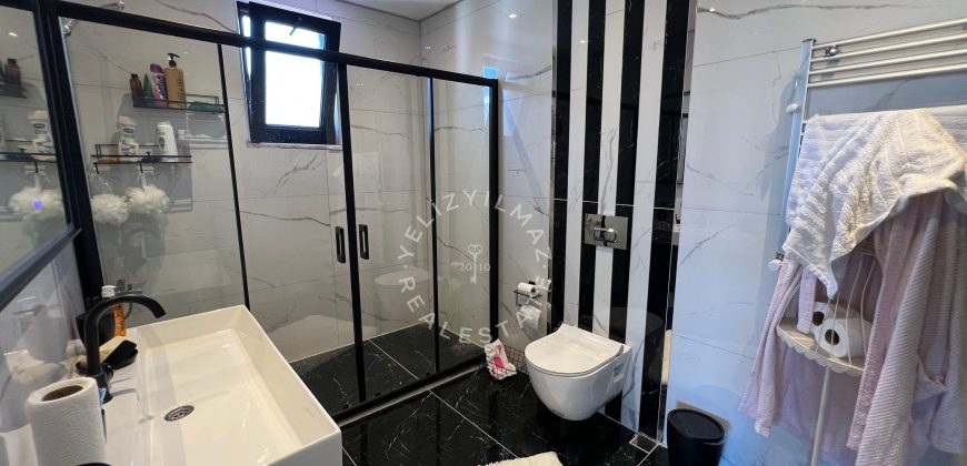 Yalova Çınarcık Satılık Villa 6+2 Havuzlu Net 562m²