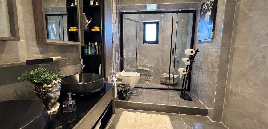 Yalova Çınarcık Satılık Villa 6+2 Havuzlu Net 562m²