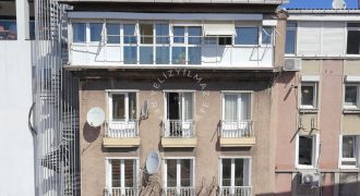 Beyoğlu, İstiklal 9 Katlı 732 m² Satılık Komple Bina