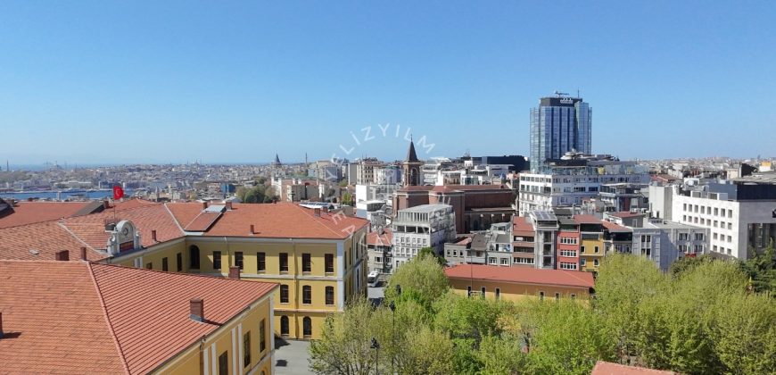 Beyoğlu, İstiklal 9 Katlı 732 m² Satılık Komple Bina